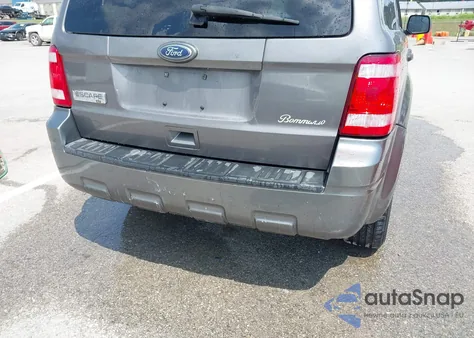 2010 Ford Escape Xlt z USA, uszkodzony, nr VIN 1FMCU0D71AKB54307
